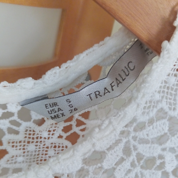 Ptp17.5" Zara Flowy Sheer White Crochet Inspired Lace Top 3/4 Sleeve - Picture 3 of 11